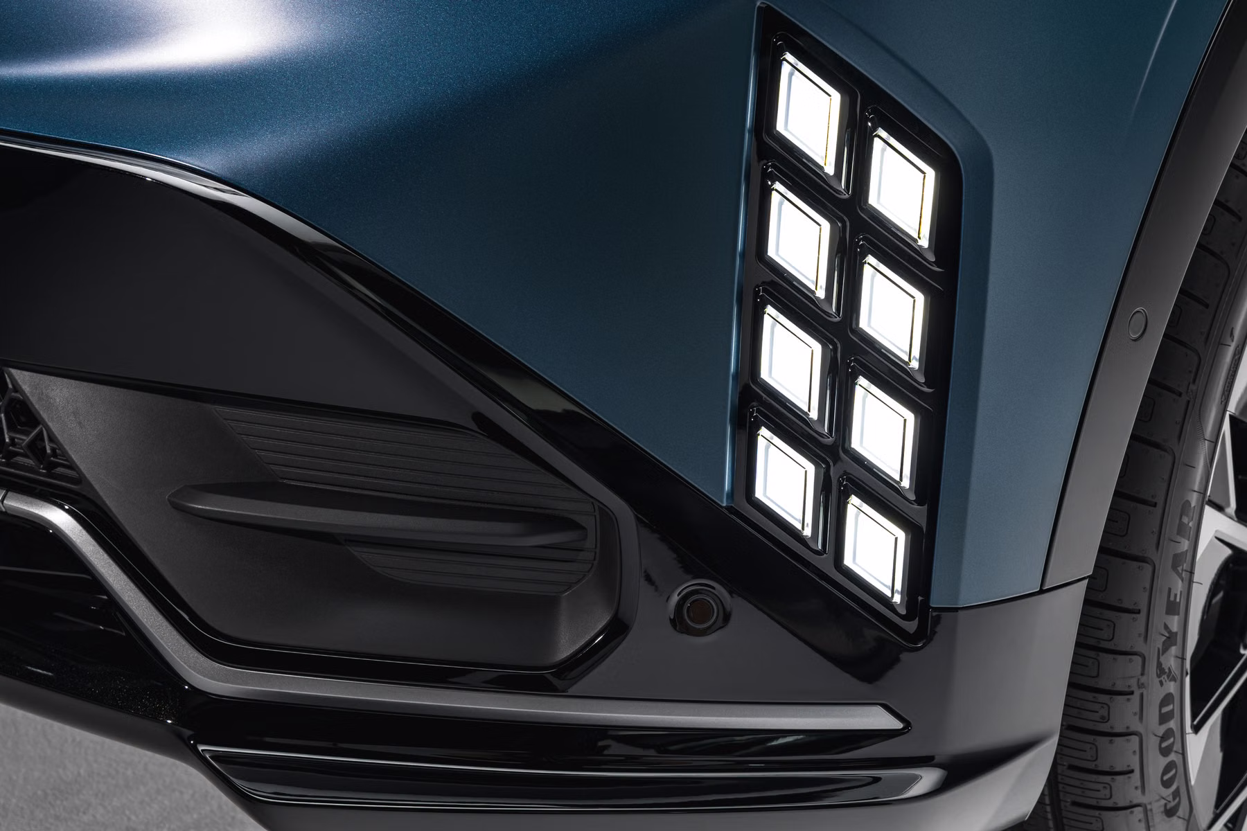 Detalhe da luz diurna vertical do Renault Megane E-Tech Electric