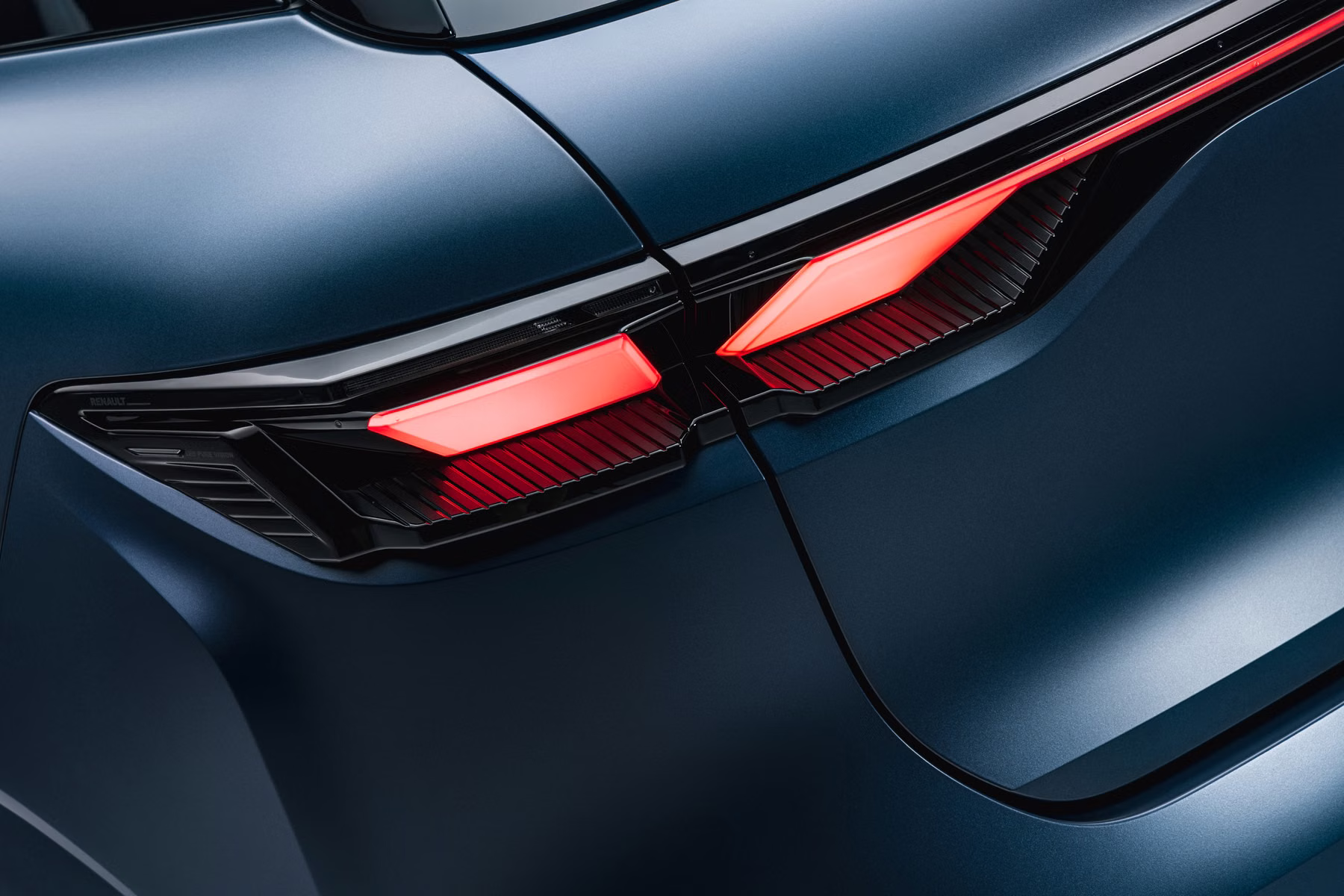 Detalhe da lanterna traseira do Renault Megane E-Tech Electric