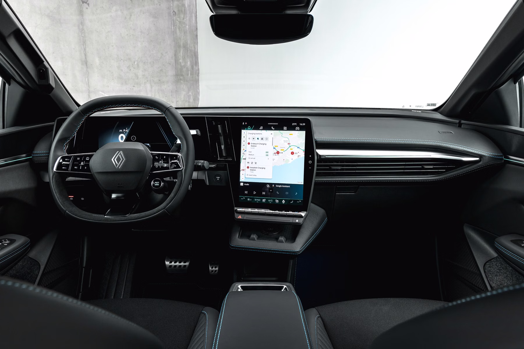 Painel do Renault Megane E-Tech Electric visto dos bancos traseiros