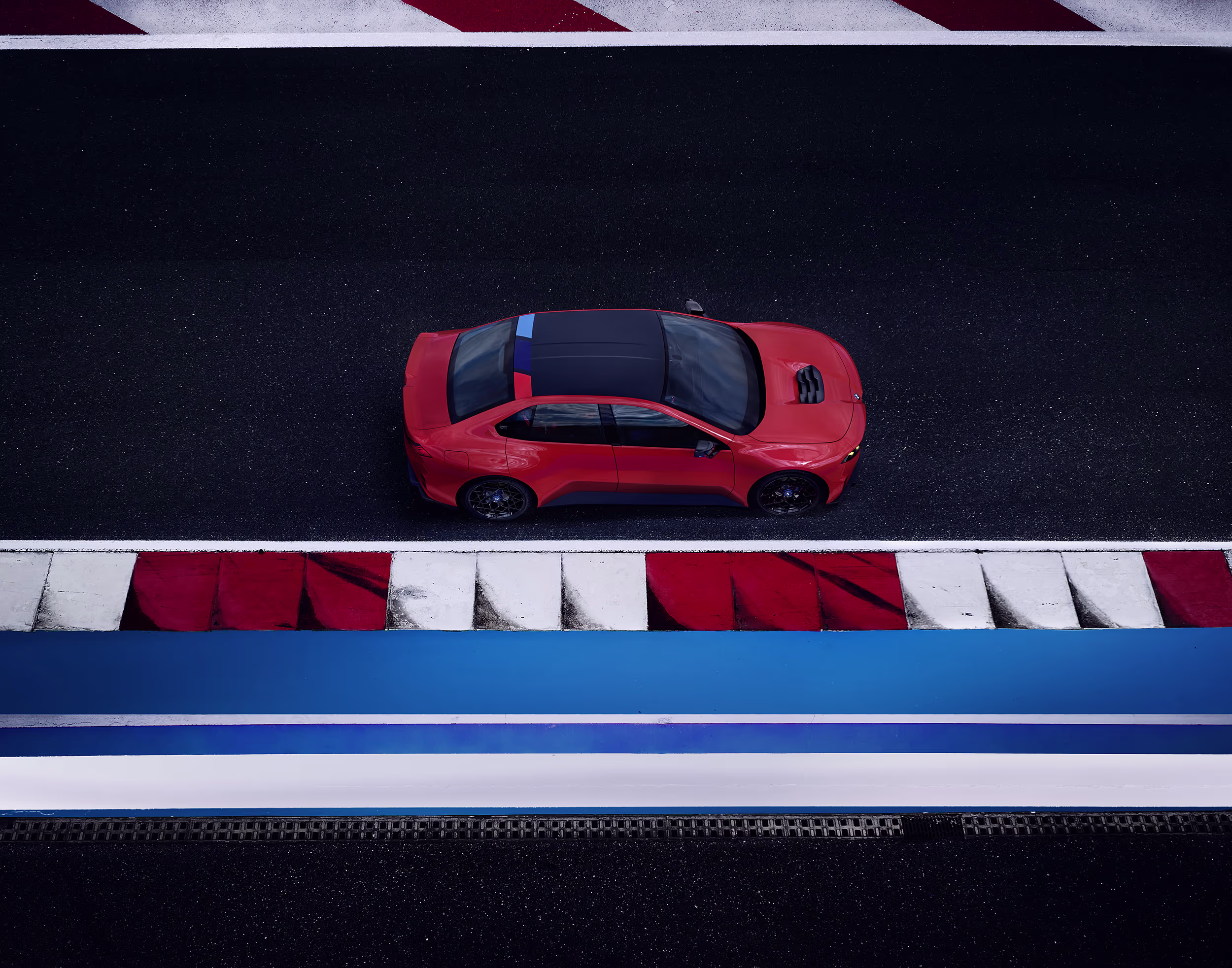 BMW M Concept Neue Klasse visto de cima em pista
