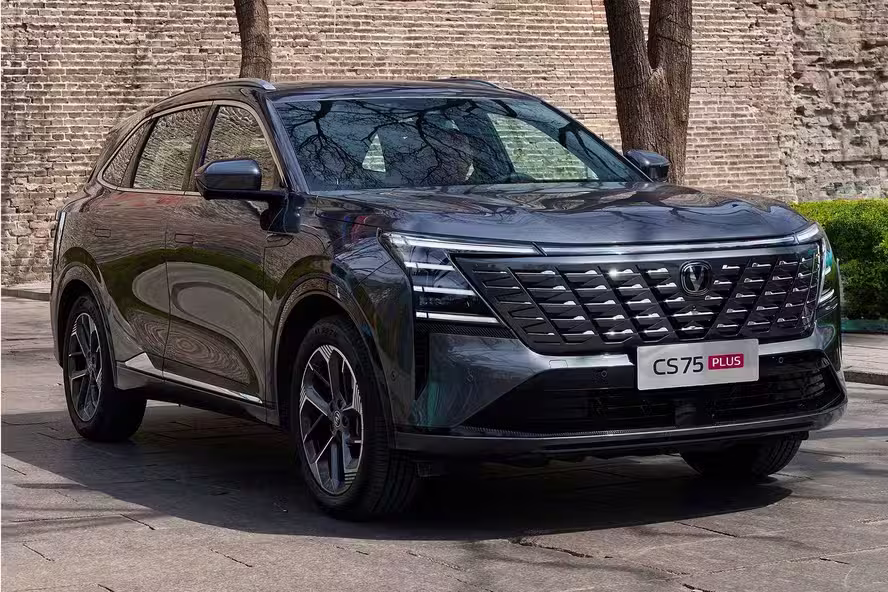CAOA Changan CS75 em vista dianteira lateral