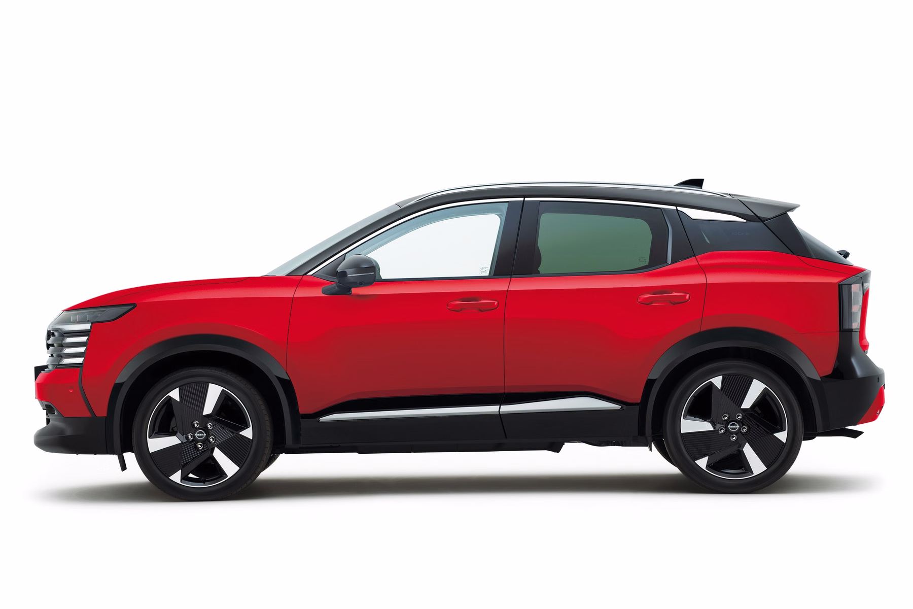 Novo Nissan Kicks vermelho em vista lateral de estúdio