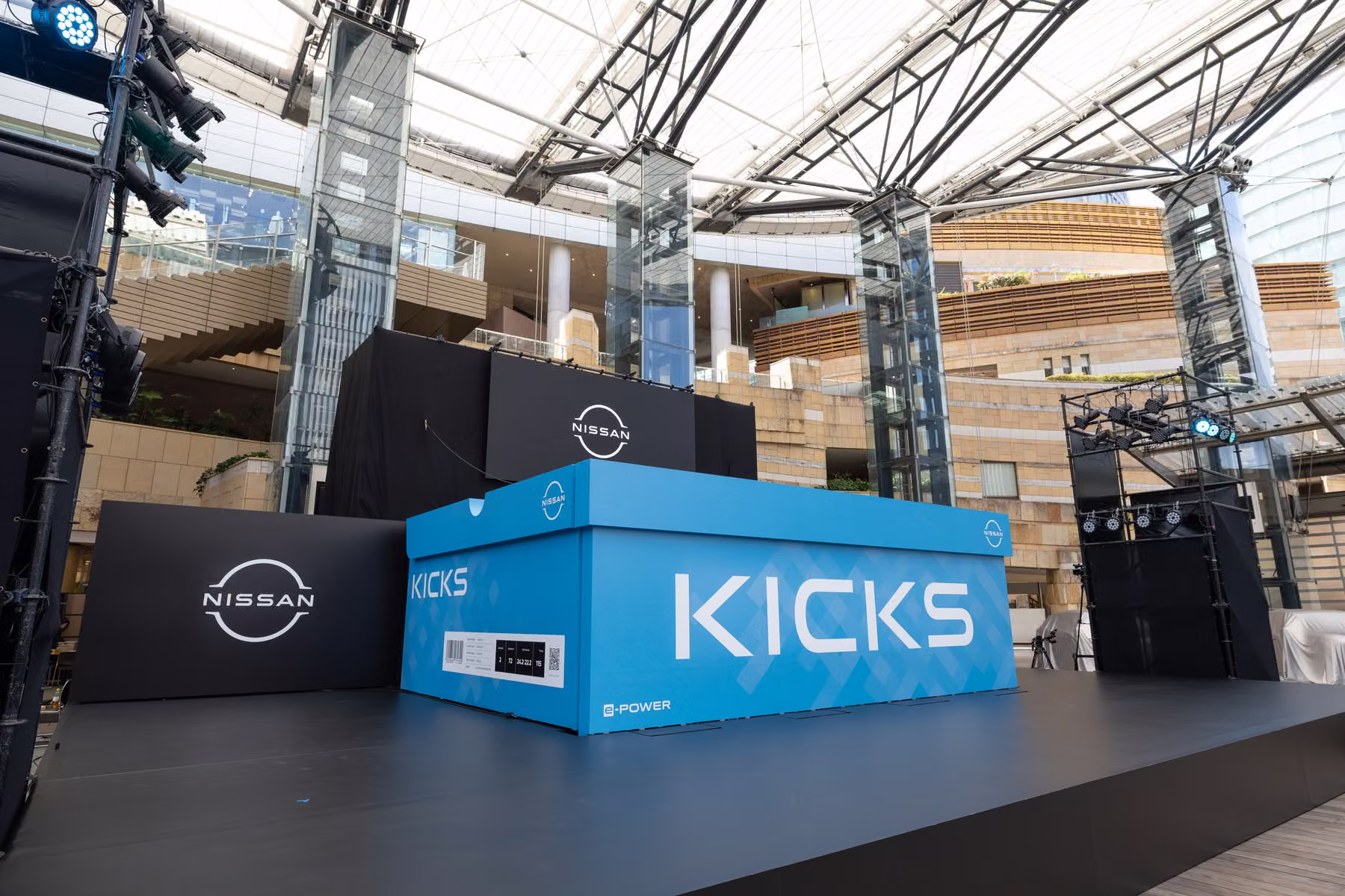Palco oficial de lançamento do novo Nissan Kicks no Japão