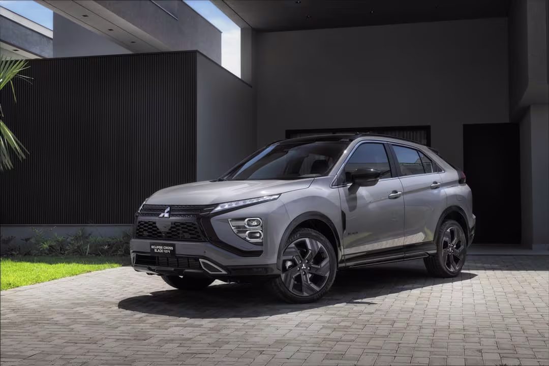 Mitsubishi Eclipse Cross estacionado