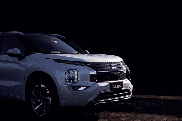 Mitsubishi Outlander PHEV em vista dianteira