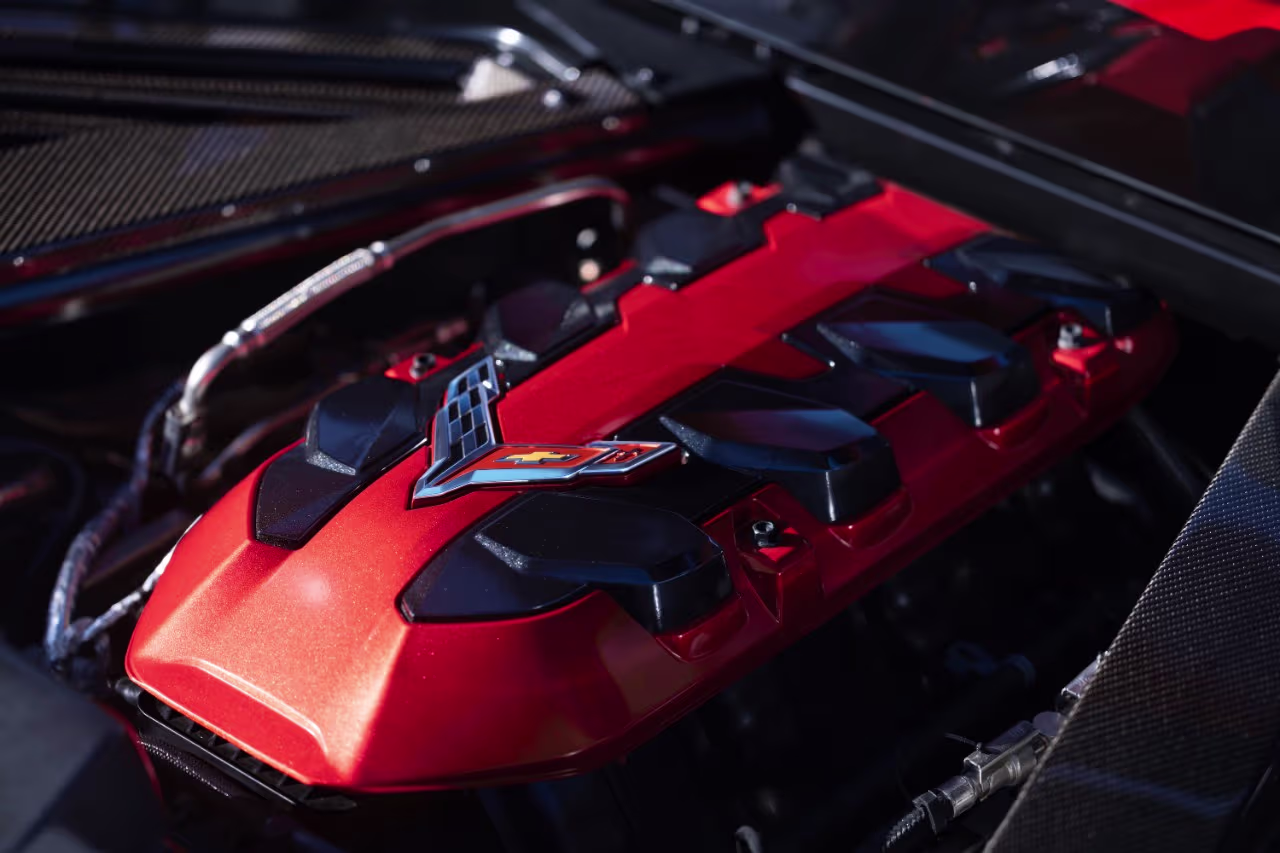 Detalhe aproximado do motor LS6 do Chevrolet Corvette 2027