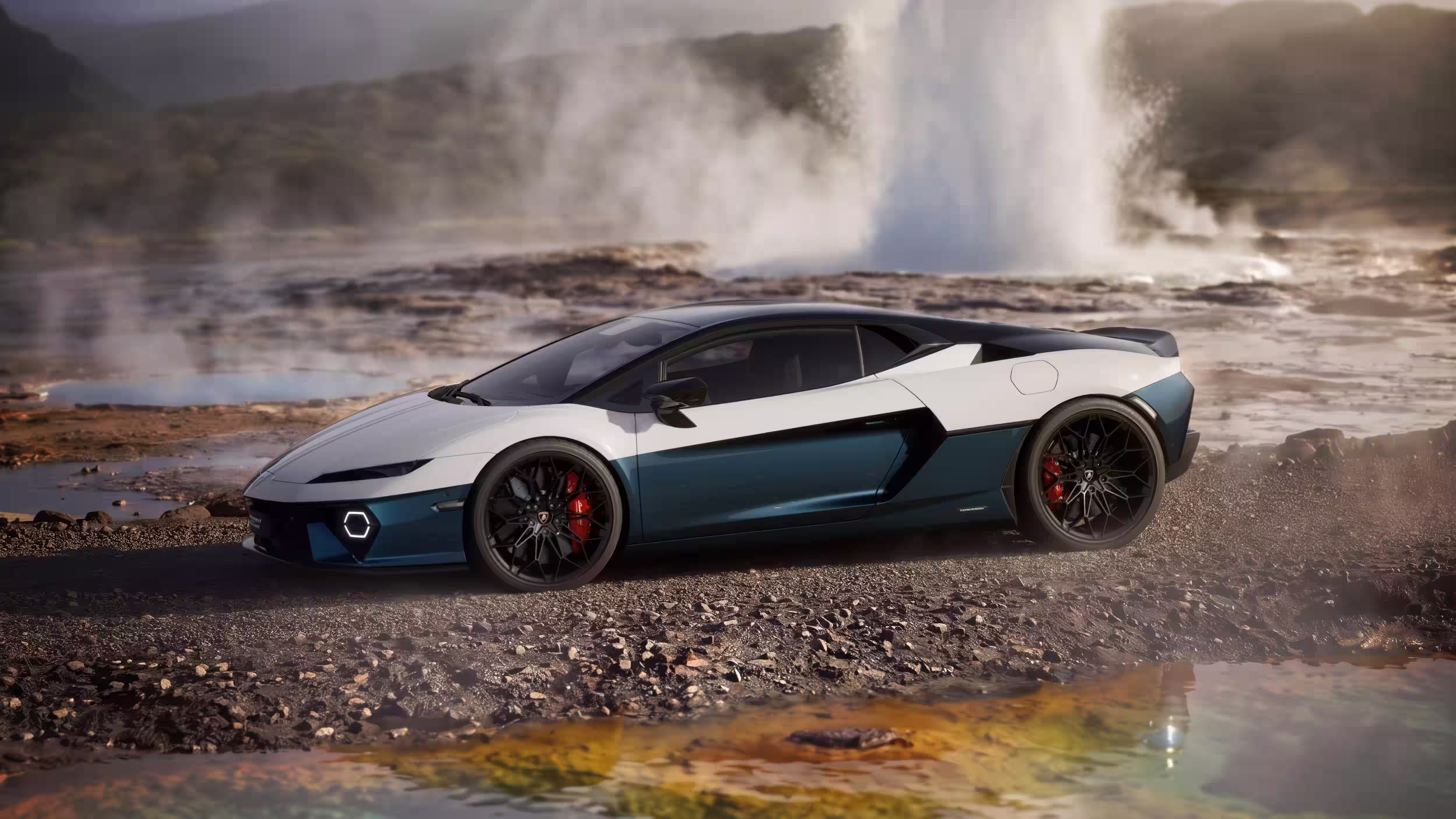 Lamborghini Temerario Tricolore de perfil junto a uma fonte termal