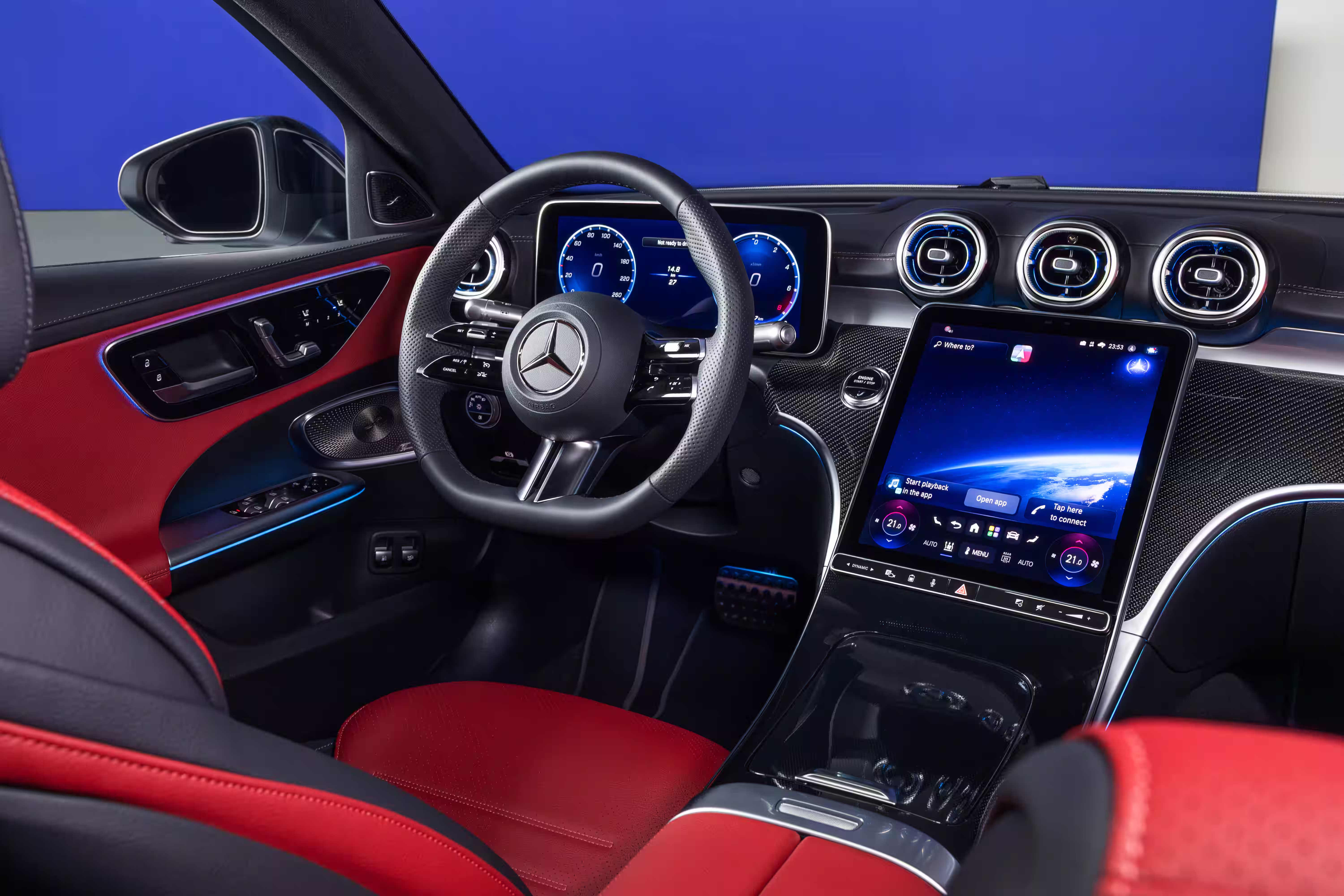 Painel e posição do motorista no Mercedes Classe C renovado