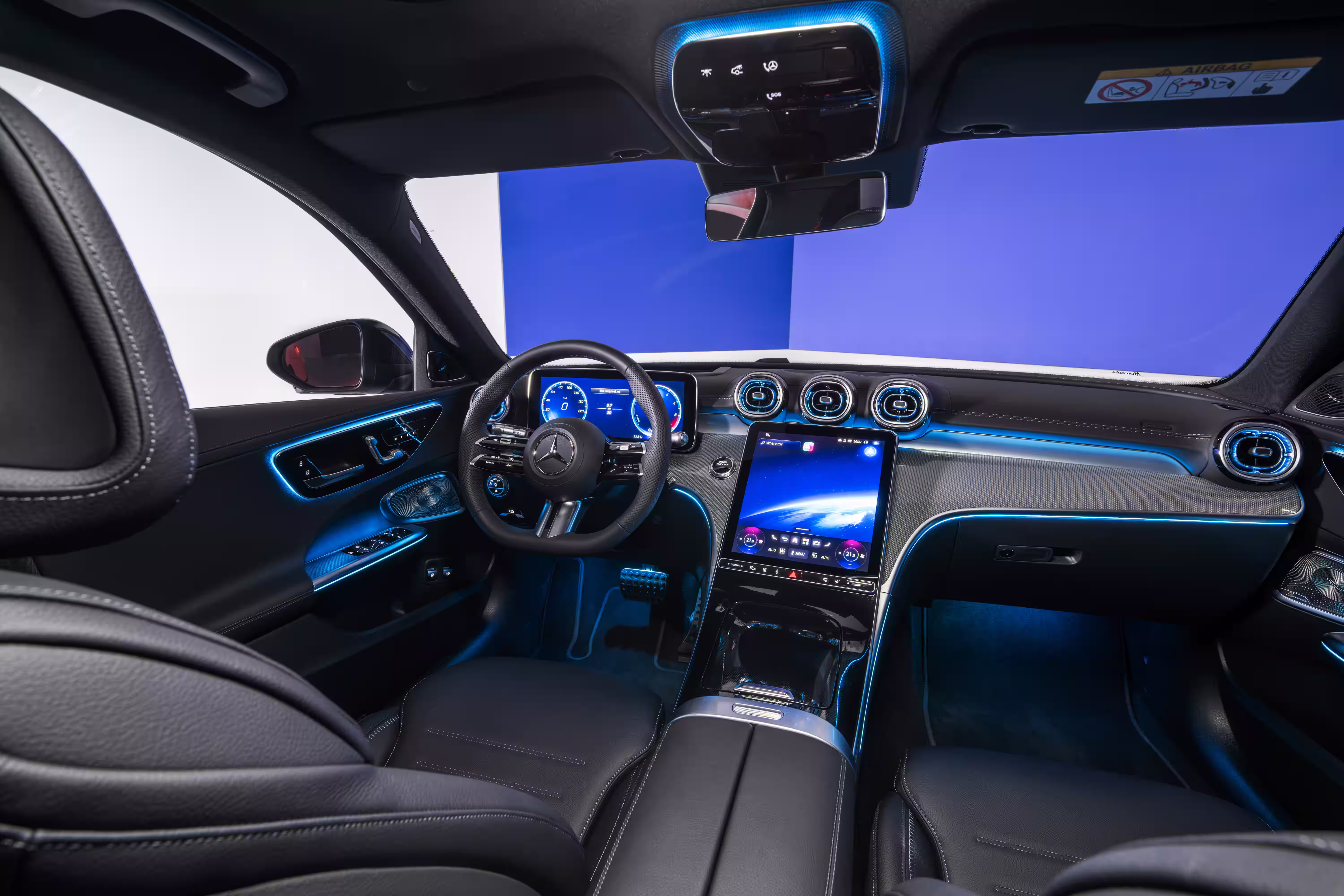 Painel da Mercedes Classe C Estate visto pelo banco traseiro