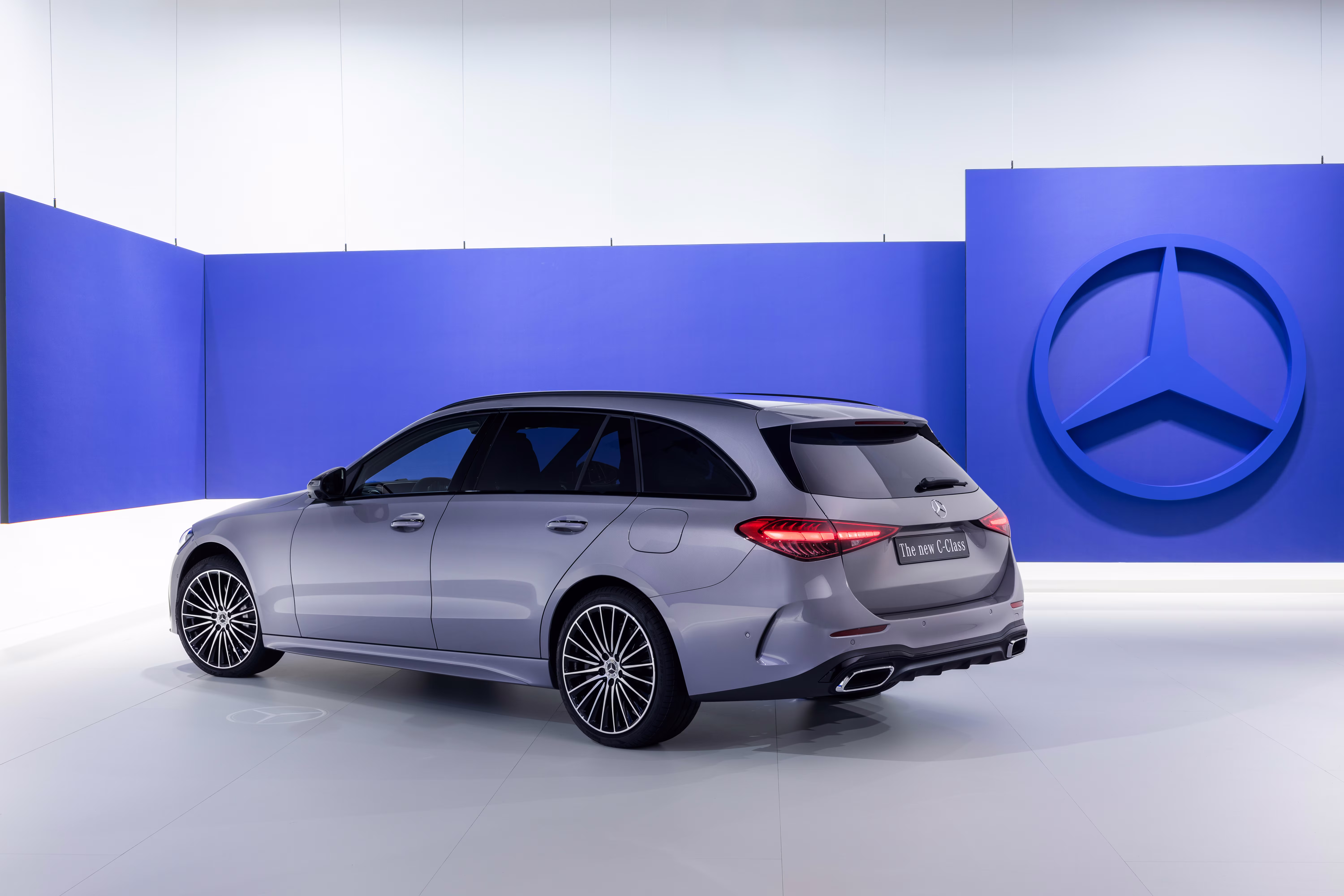 Mercedes Classe C Estate renovada em vista traseira de três quartos