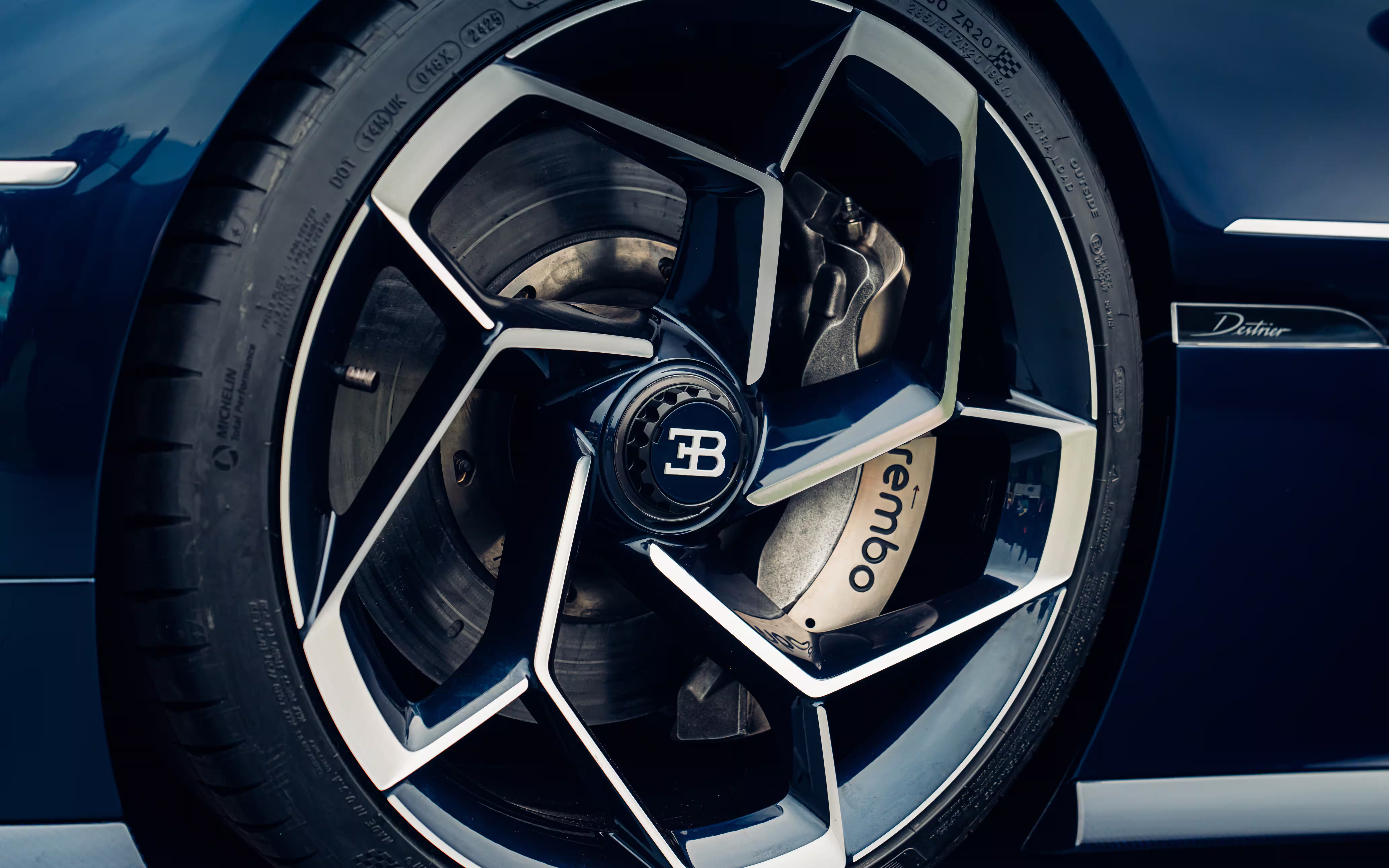 Roda dianteira de 20 polegadas e conjunto de freio do Bugatti Destrier