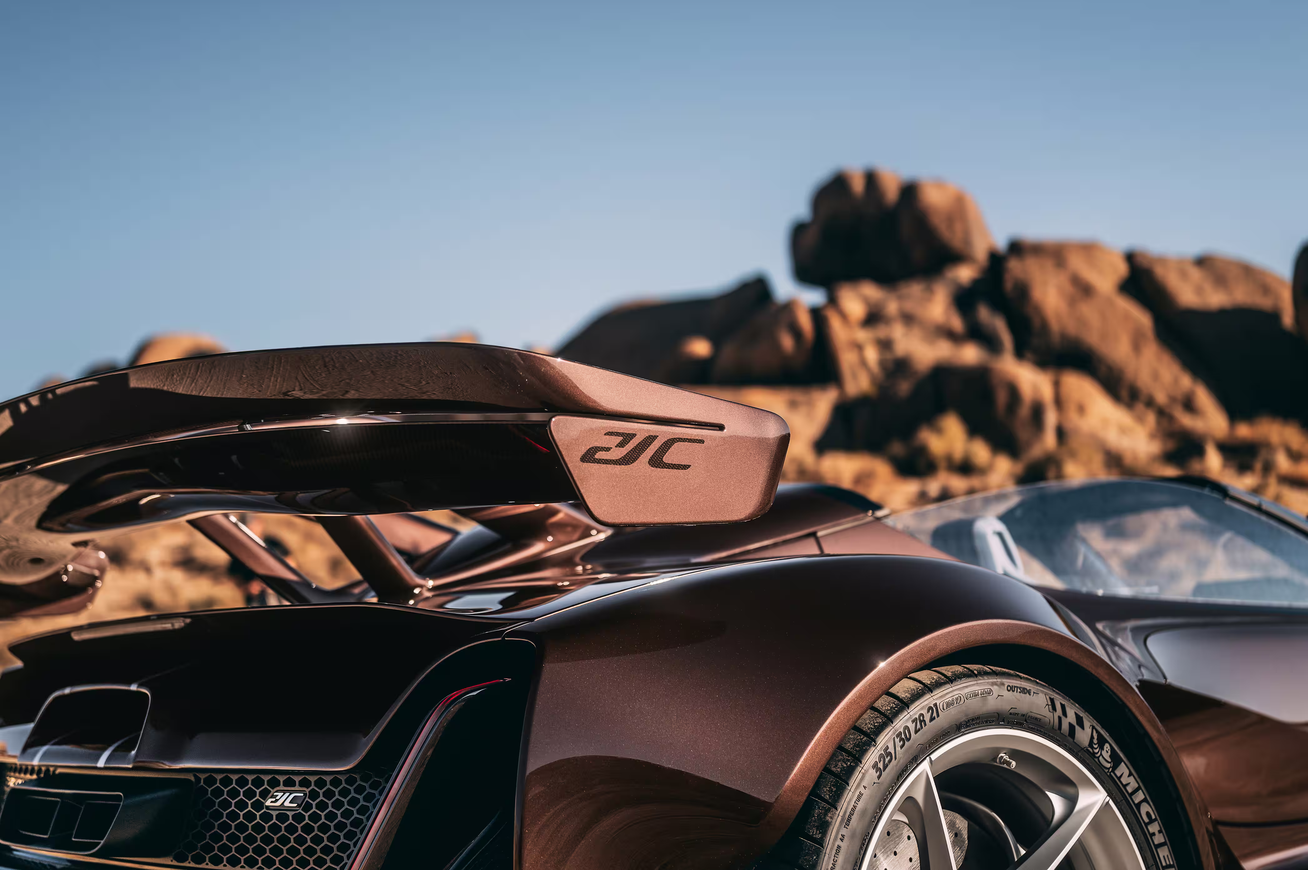 Detalhe da asa traseira do Czinger 21C Spyder