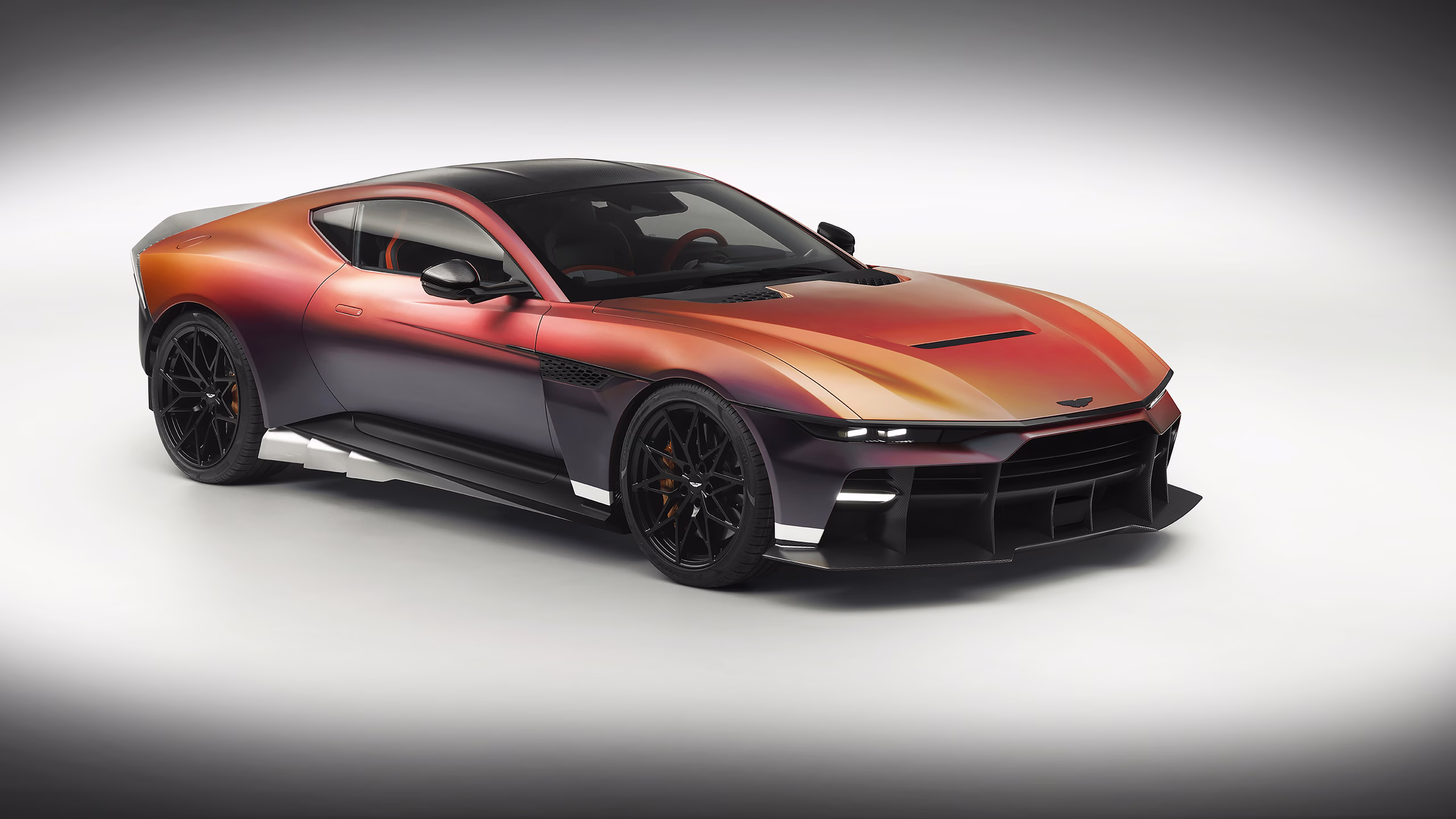 Aston Martin Valen visto de cima em ângulo dianteiro