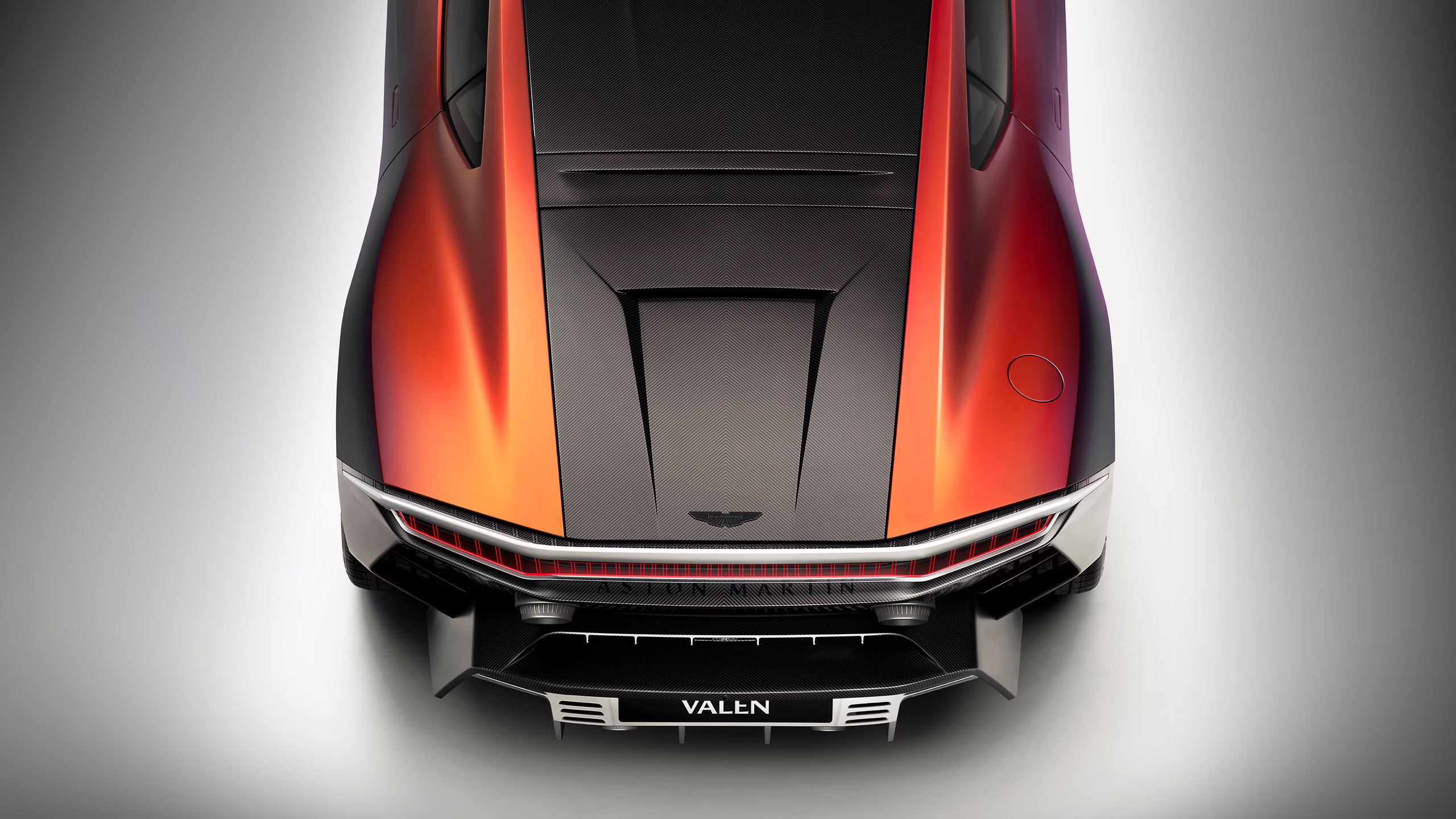 Aston Martin Valen visto verticalmente sobre a traseira
