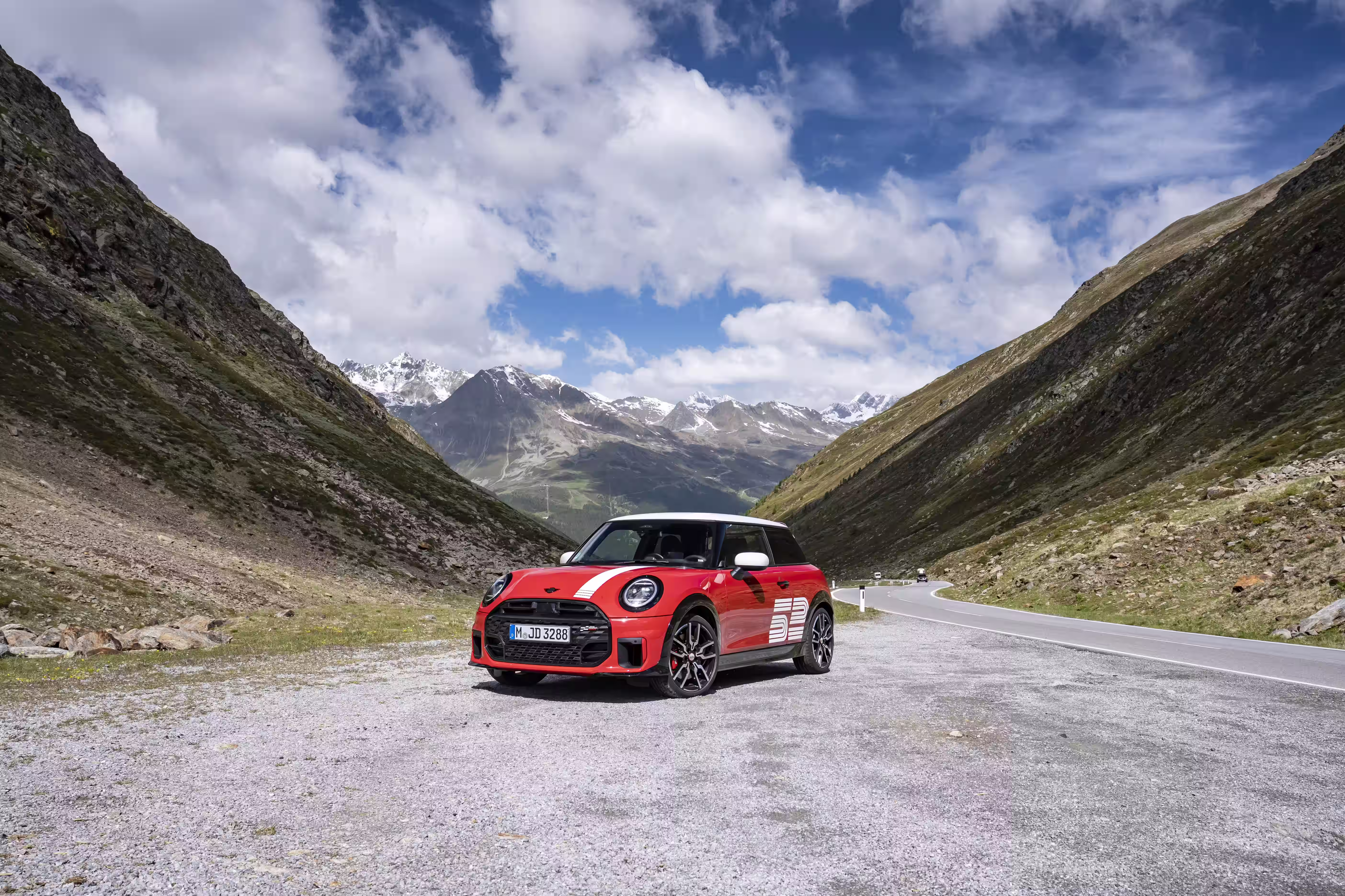 MINI 1965 Victory Edition parado em vista dianteira de três quartos