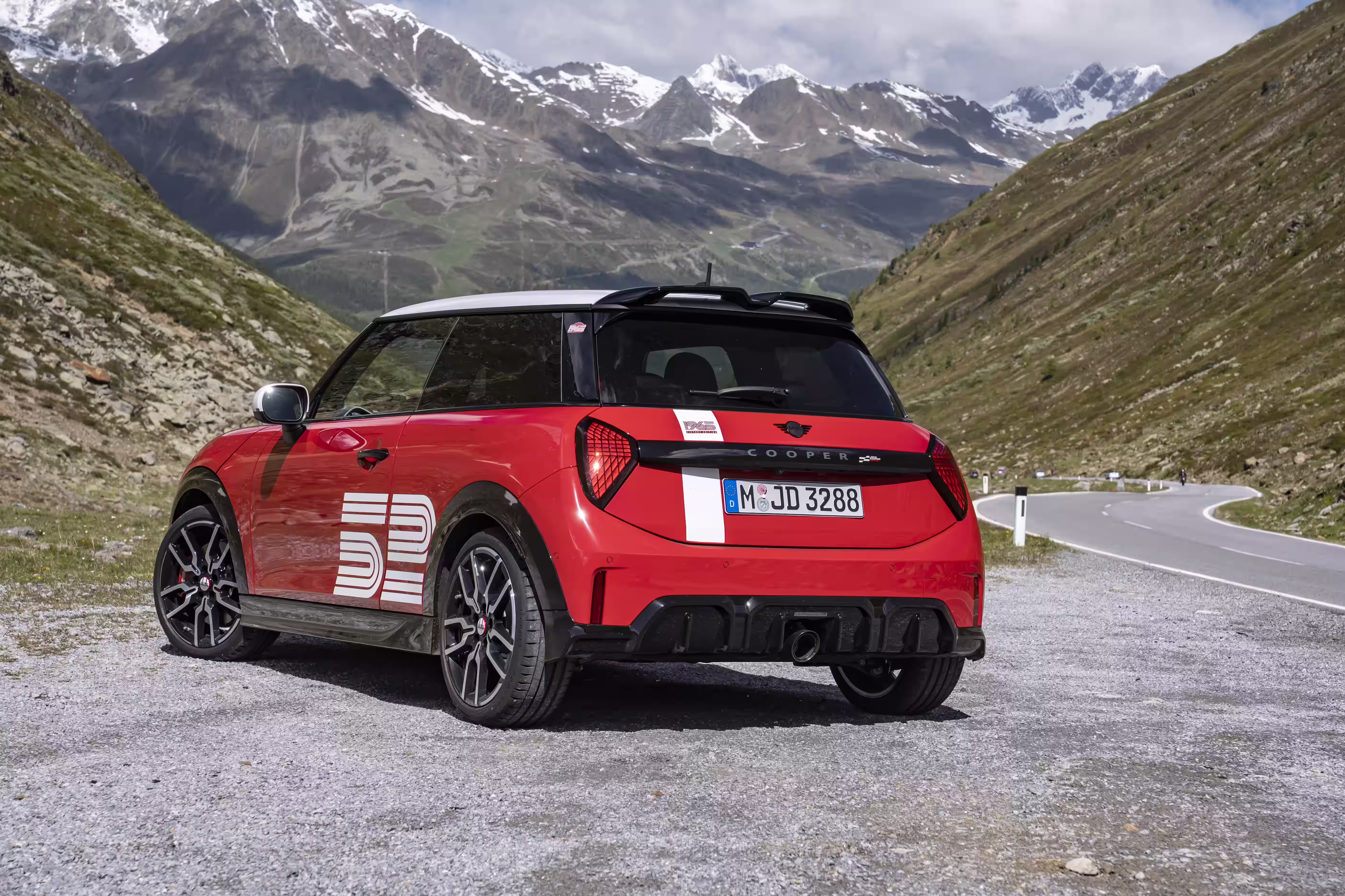 MINI 1965 Victory Edition parado em vista traseira de três quartos