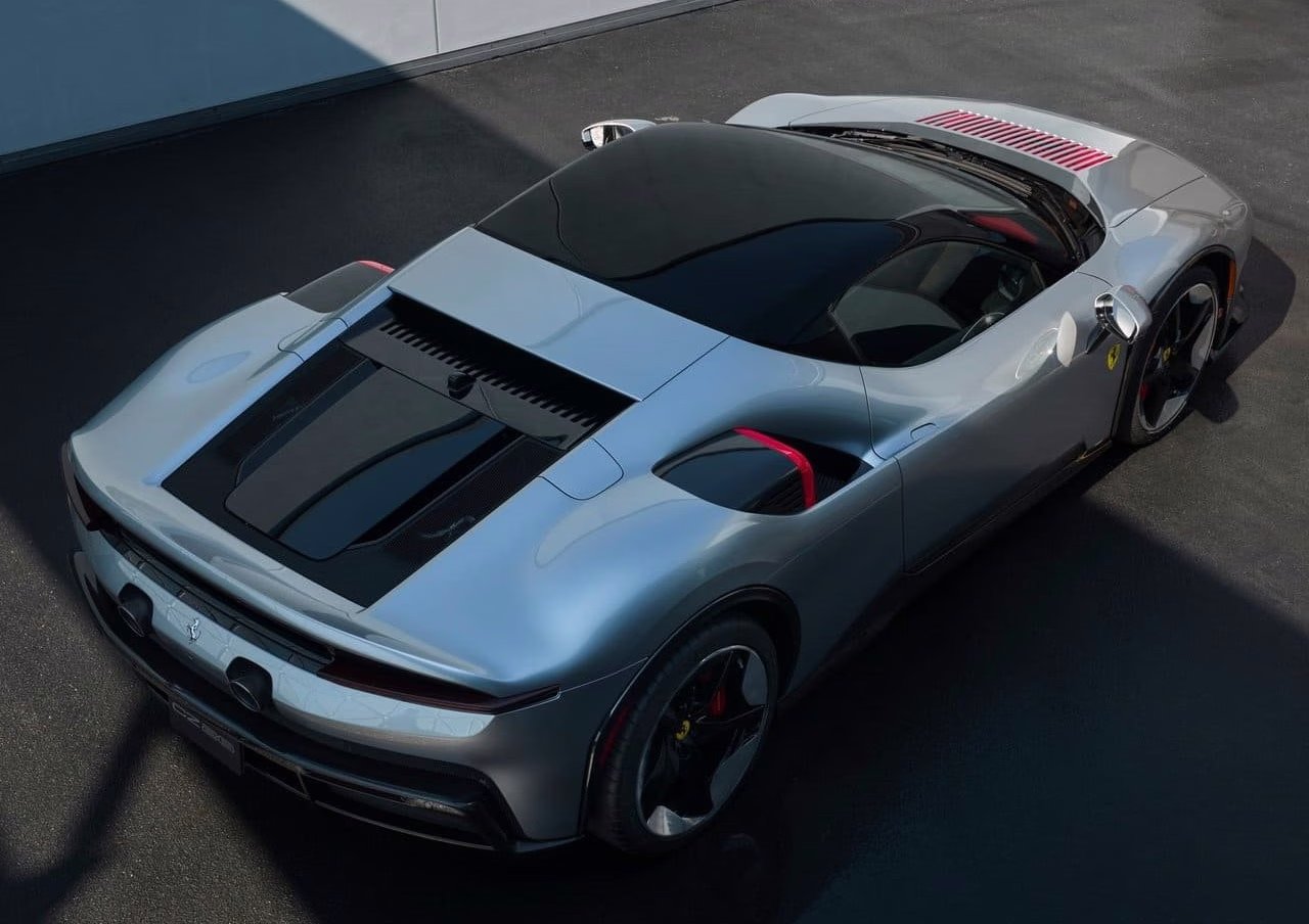 Ferrari CZ26 vista de cima em três quartos traseiros
