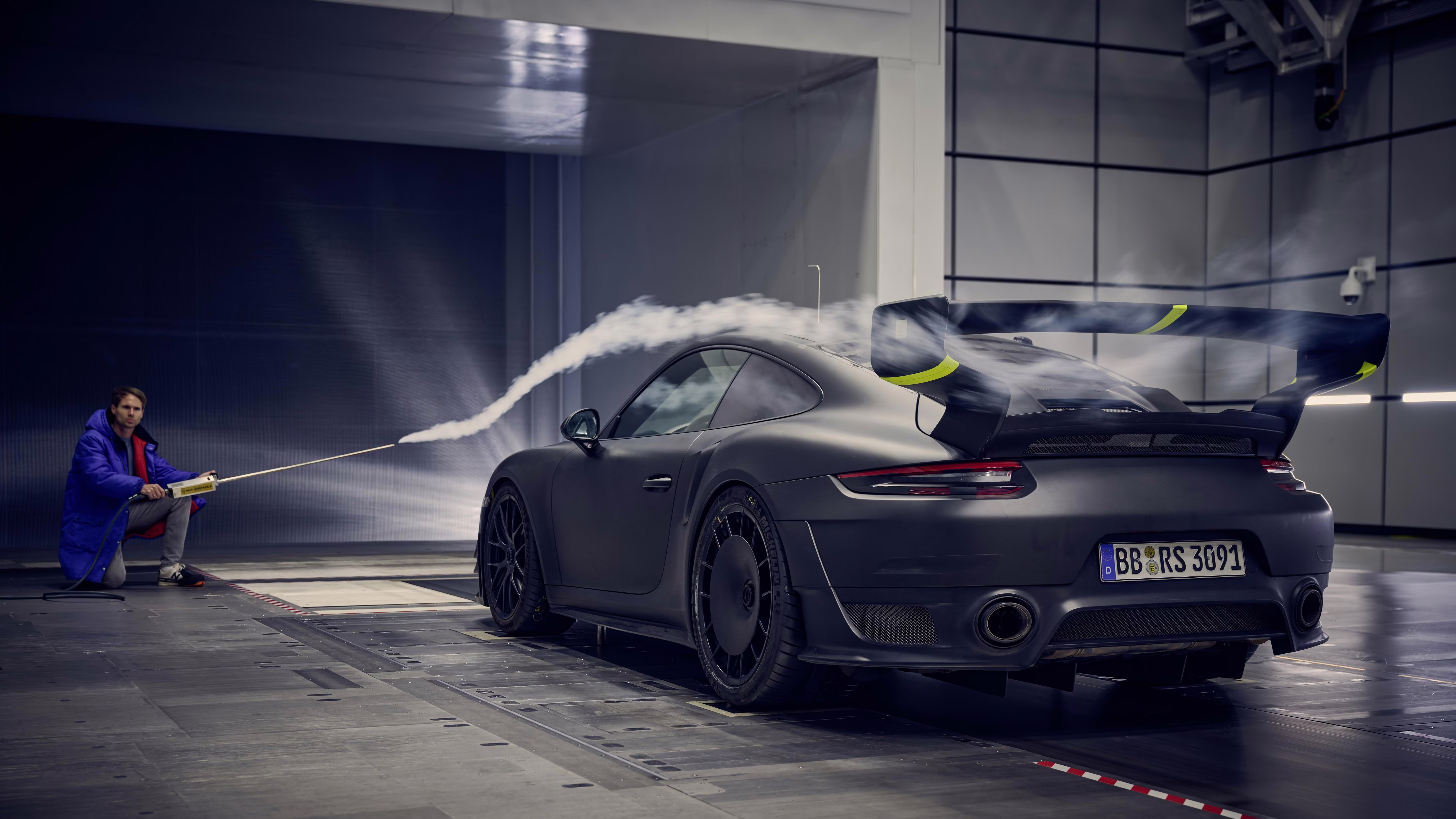 Porsche Flachbau RS em teste aerodinâmico com fluxo de fumaça