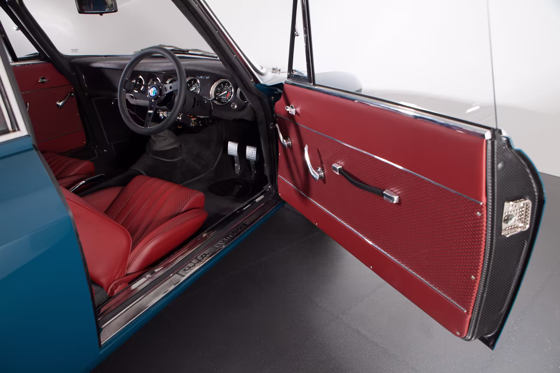 Detalhe do jogo de bagagem em couro e mohair do GTA-R 300 023