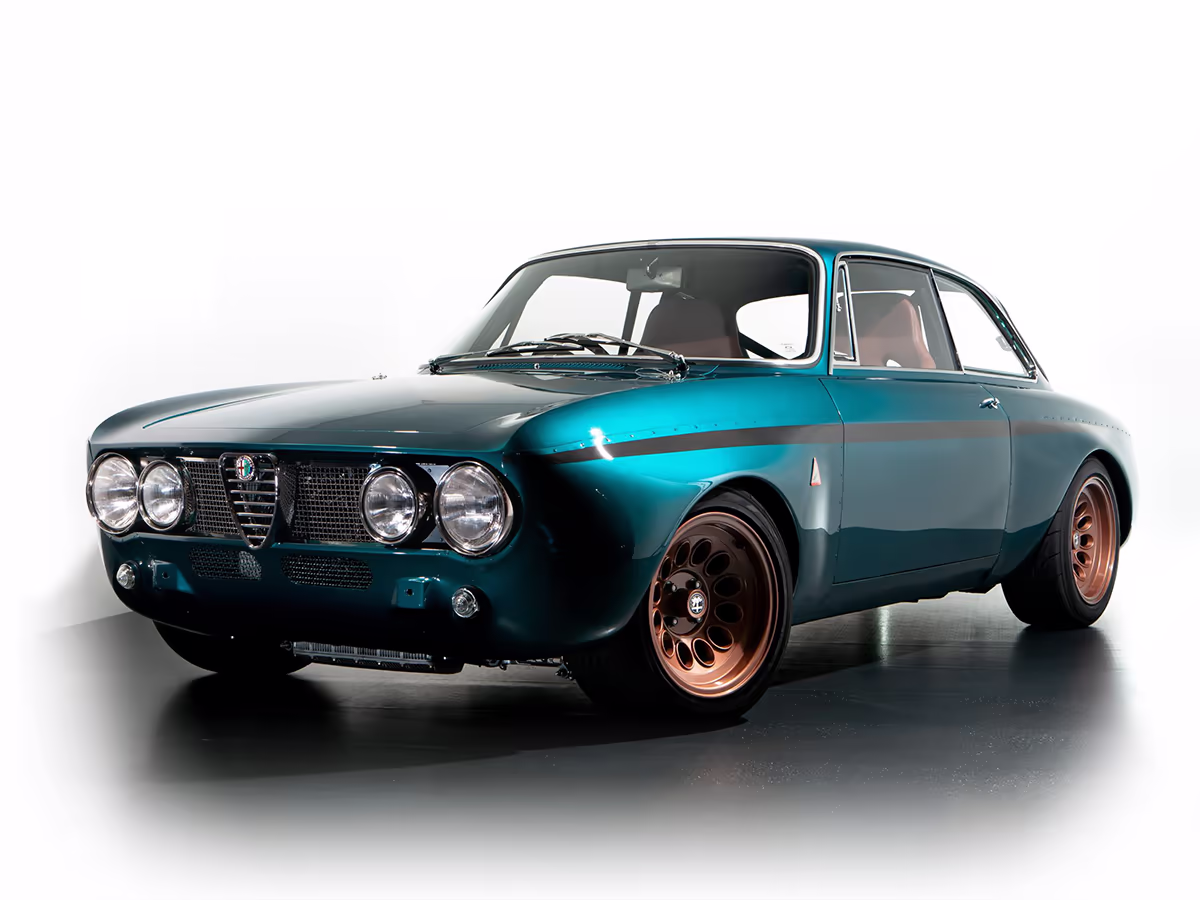 Alfa Romeo GTA-R 290 build 018 vermelho em curva rápida