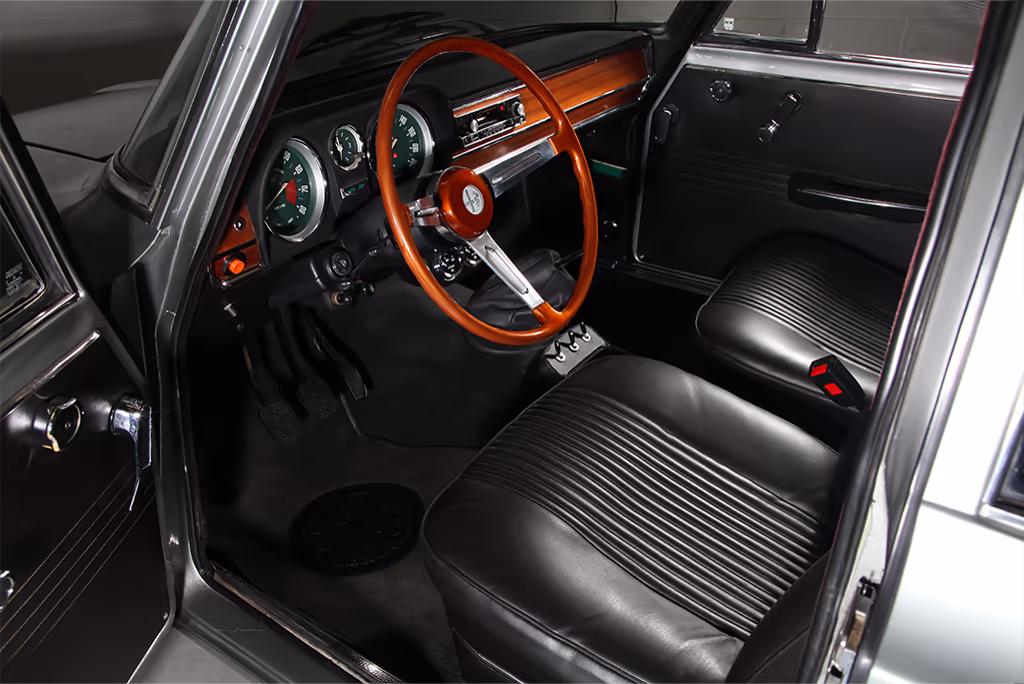 Vão de motor do Giulia Super 1972 com Twin Spark 216 BHP e Weber 45 mm