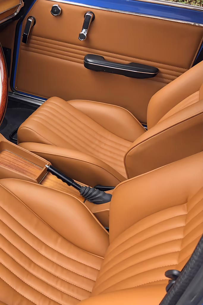 Detalhe traseiro do Giulia Super 1973 branco com bagageiro Alfa