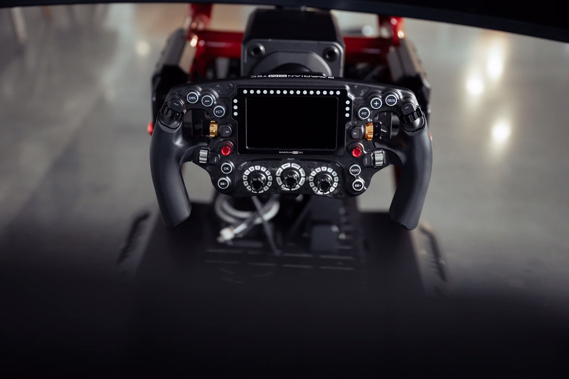Volante do simulador MYSIM fornecido com o Gunther Werks GXR-Evo