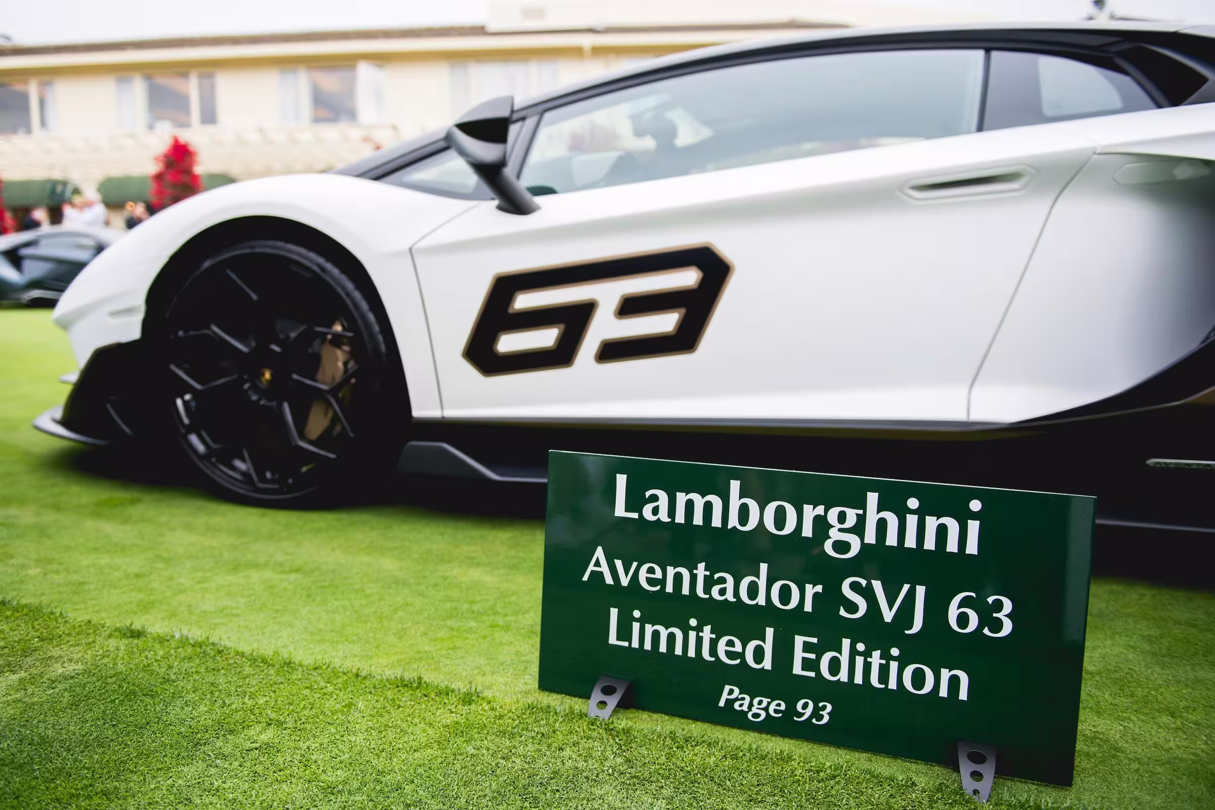 Detalhe da pintura e do número 63 no Aventador SVJ 63 Roadster