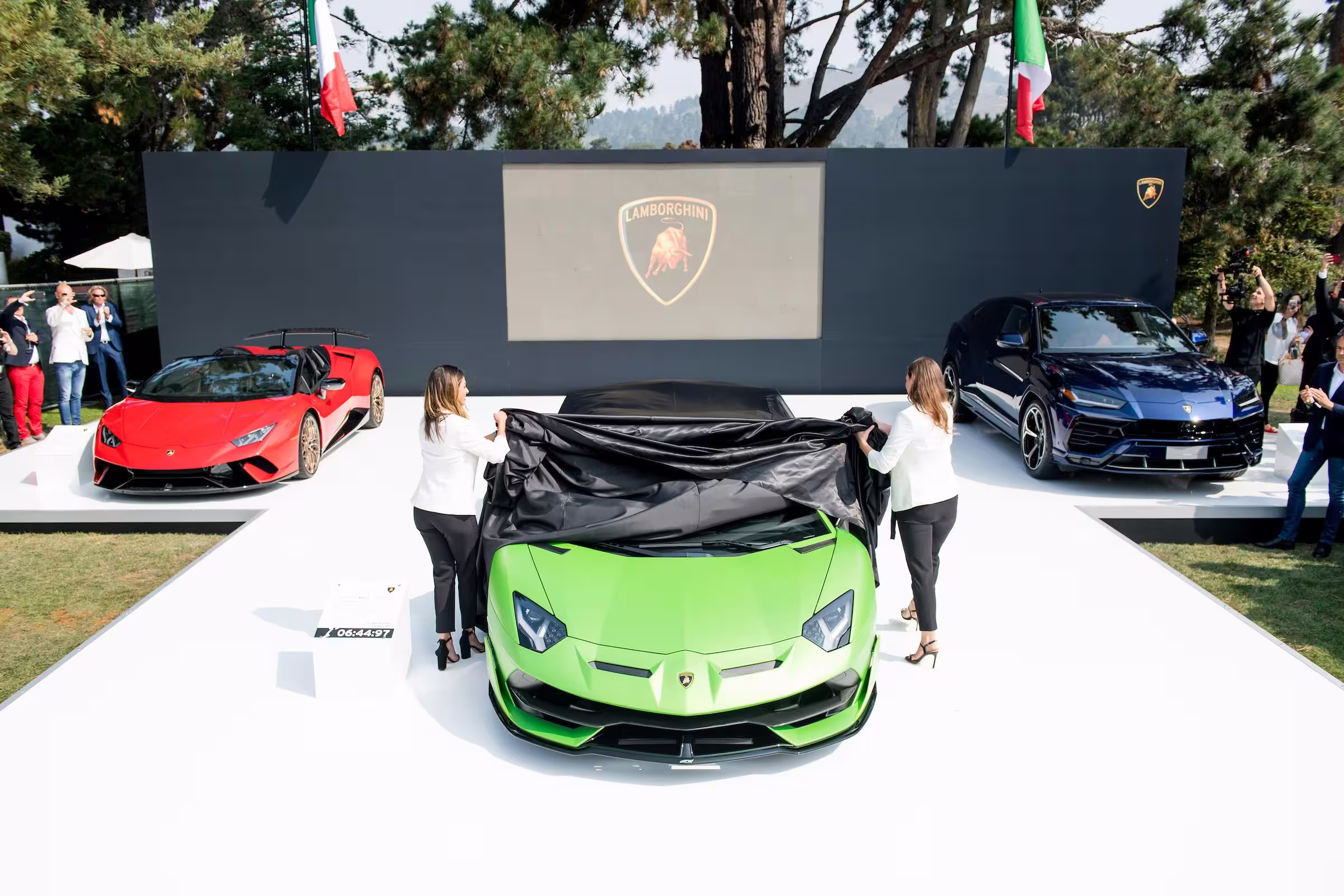 Lamborghini Aventador SVJ verde visto de frente