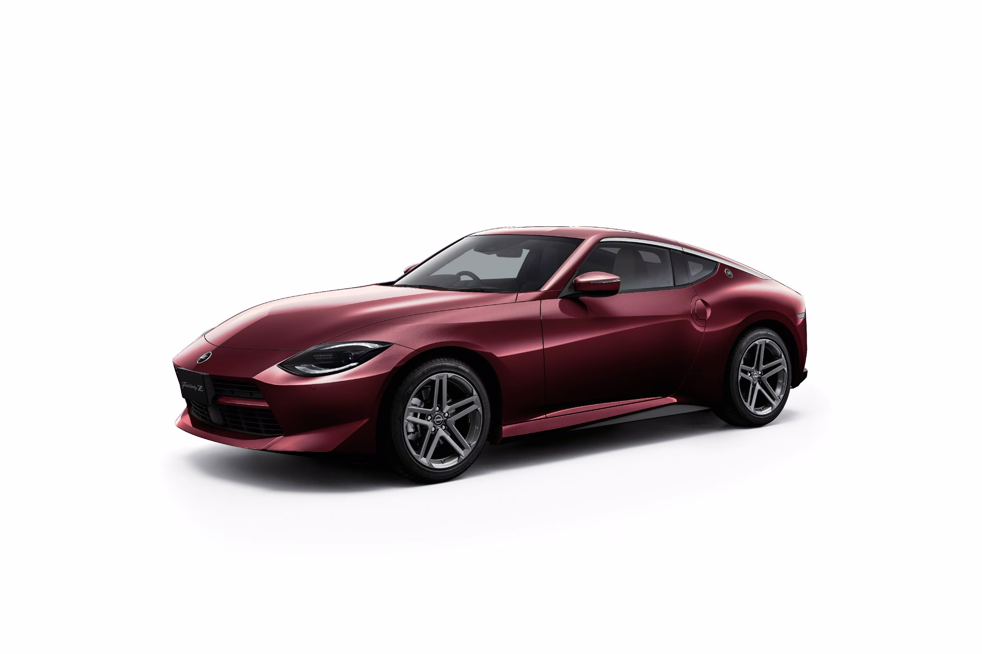 Nissan Fairlady Z vermelho em estúdio visto de frente em três quartos