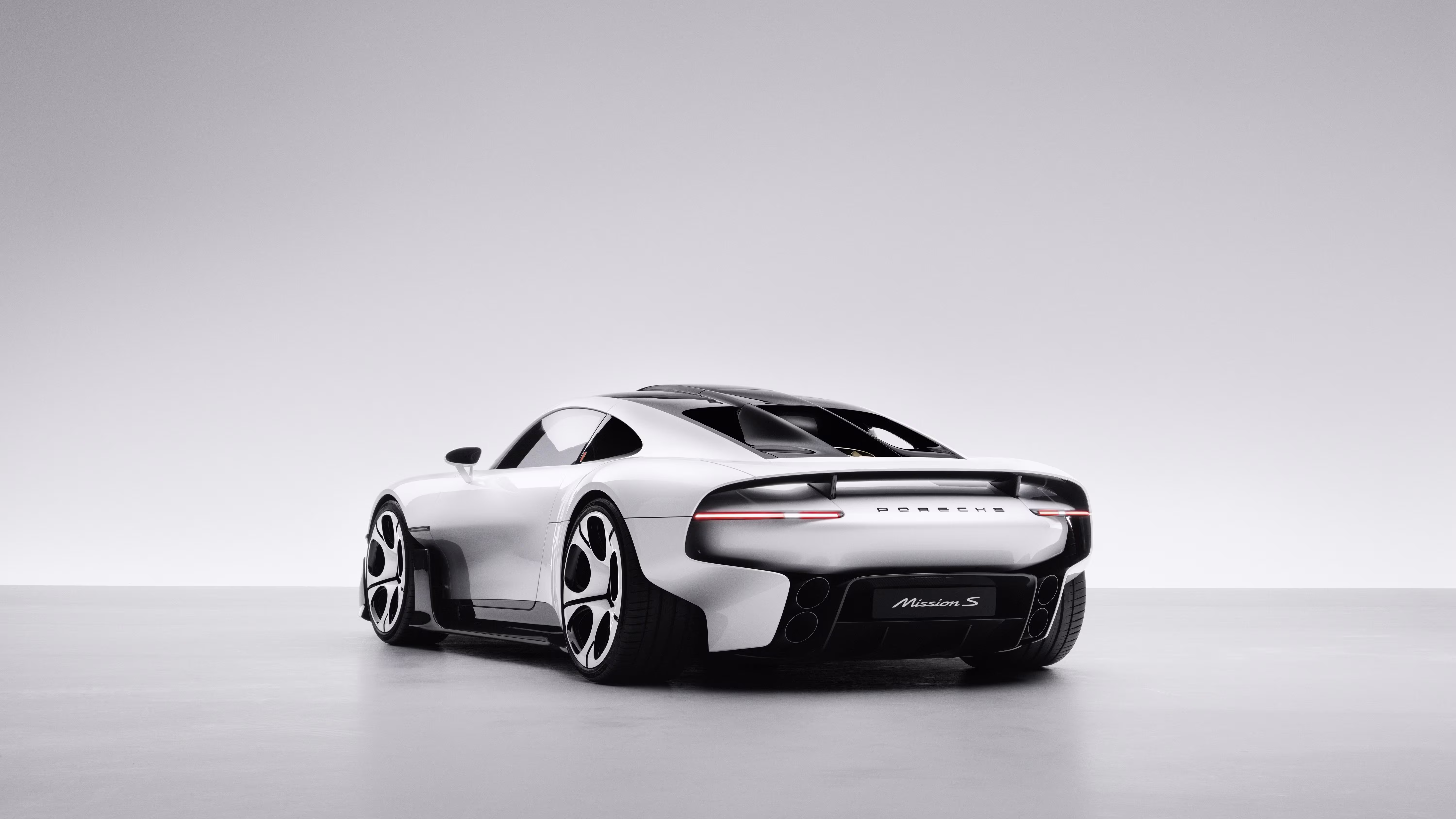 Porsche Mission S visto em três quartos traseiros no estúdio