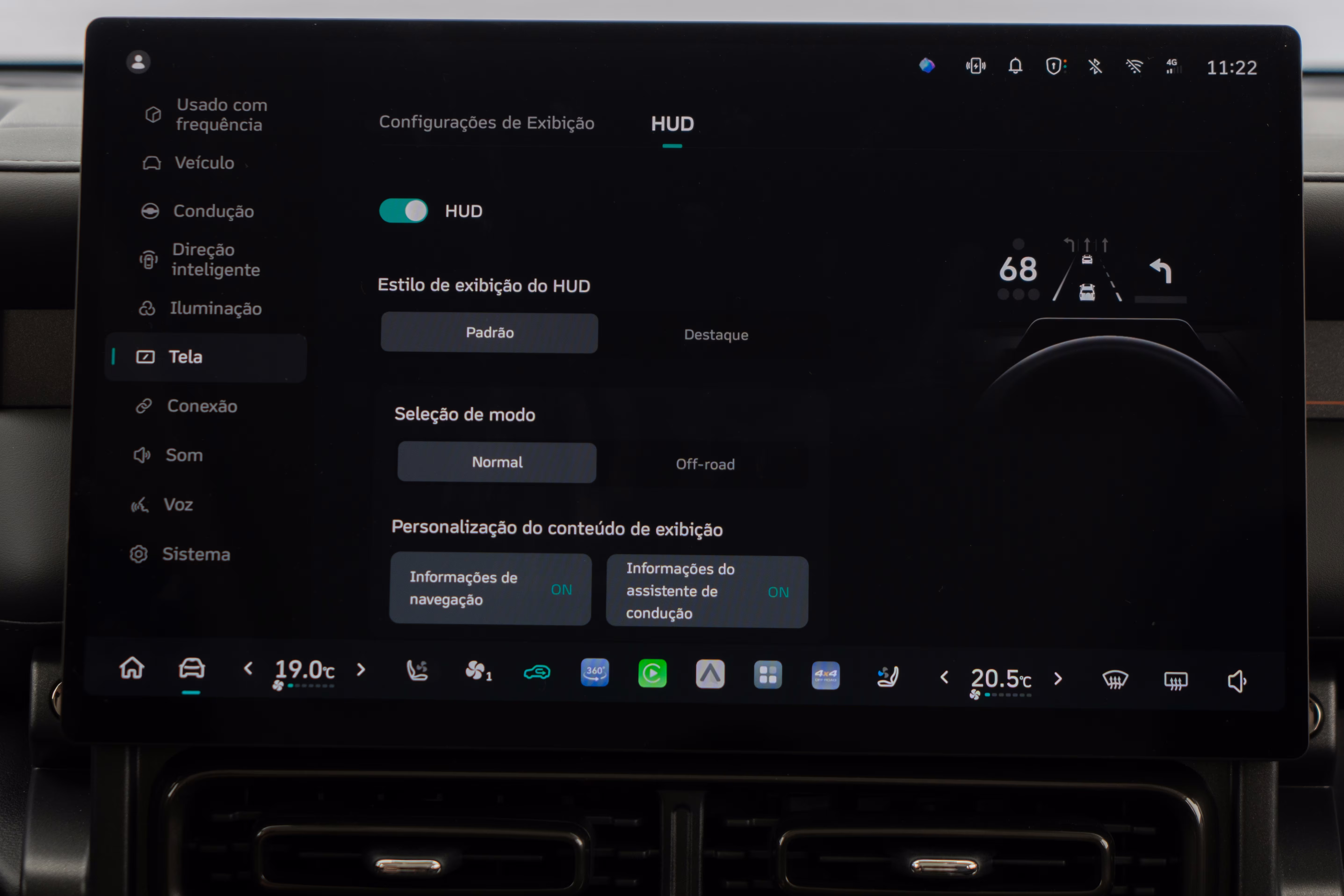 Foto de divulgação da central do Haval H7 no menu de configurações do Head-Up Display.