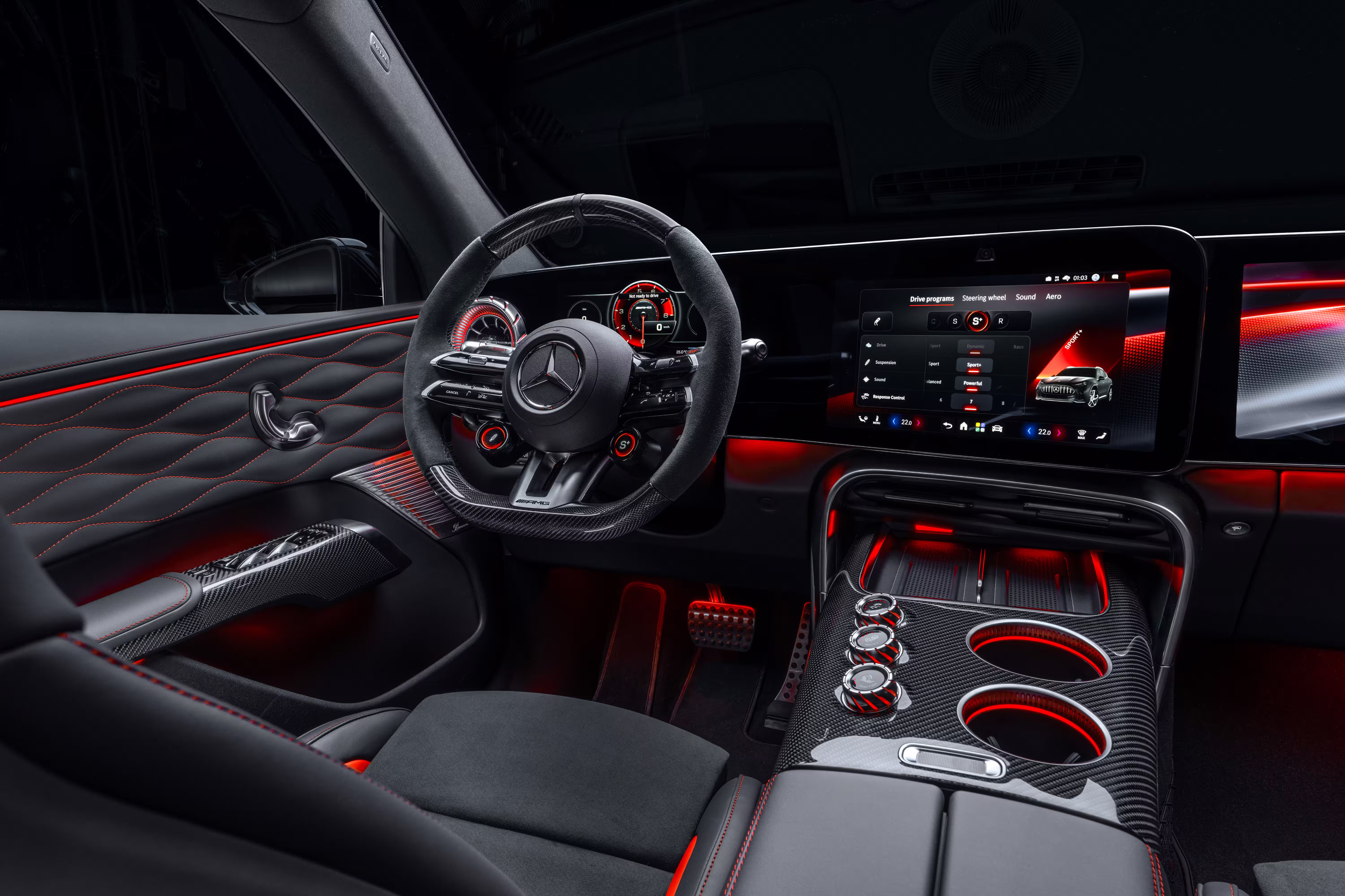 Posto de condução do Mercedes-AMG GT SUV com console e painel vermelhos