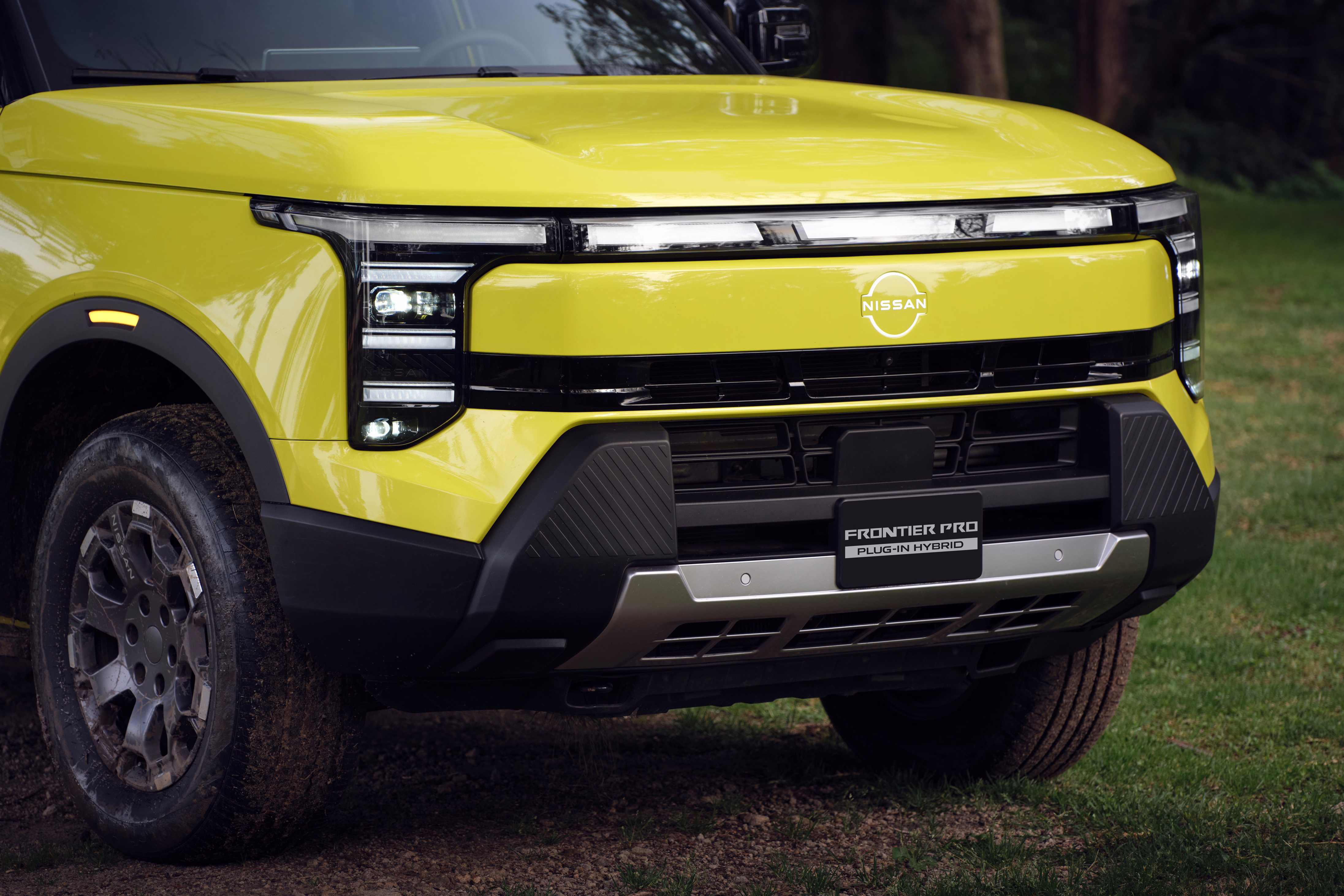 Grade, para-choque e roda dianteira da Frontier Pro em detalhe