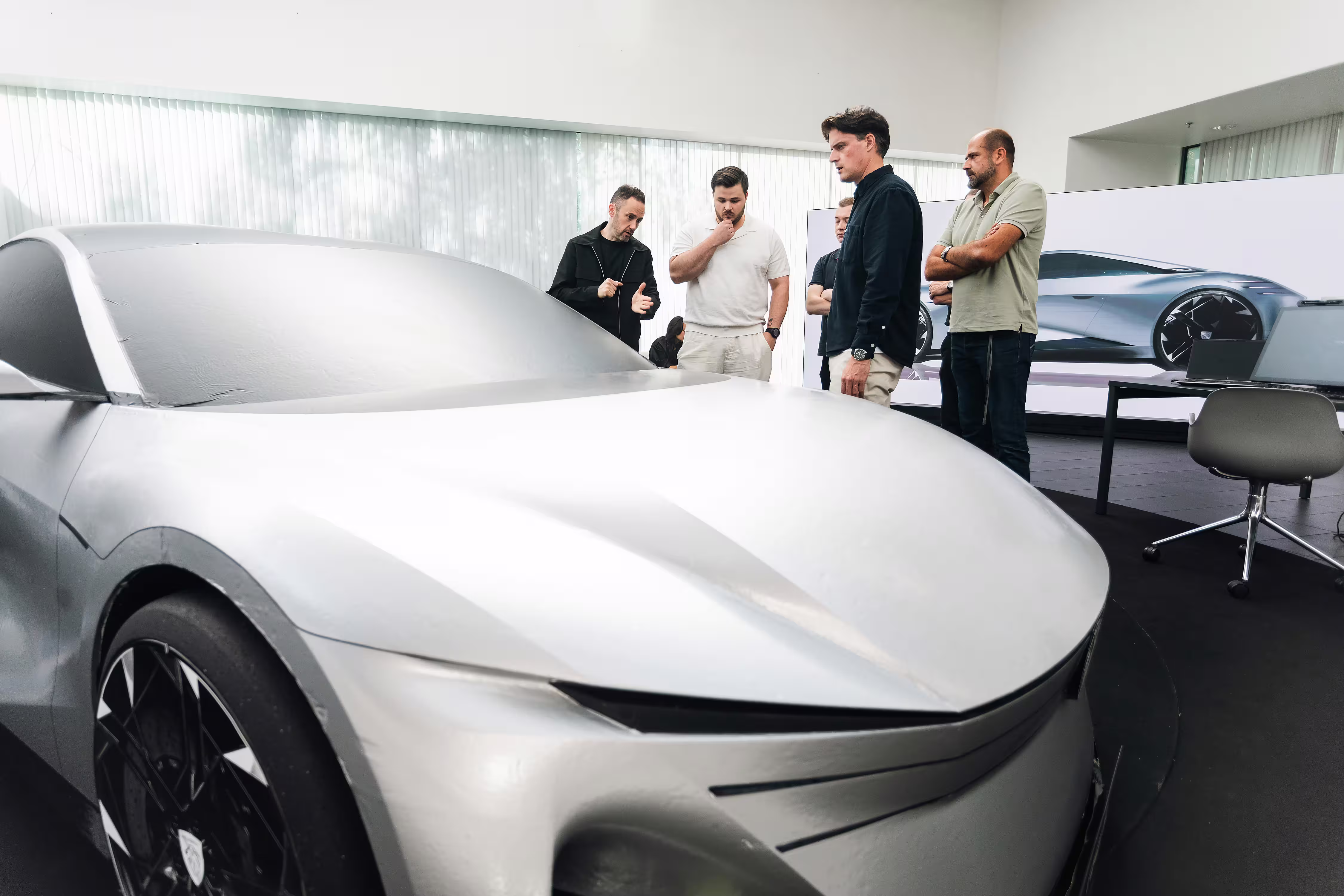 A equipe avalia a relação entre superfícies, frente e volumes do RCZ, foto de divulgação